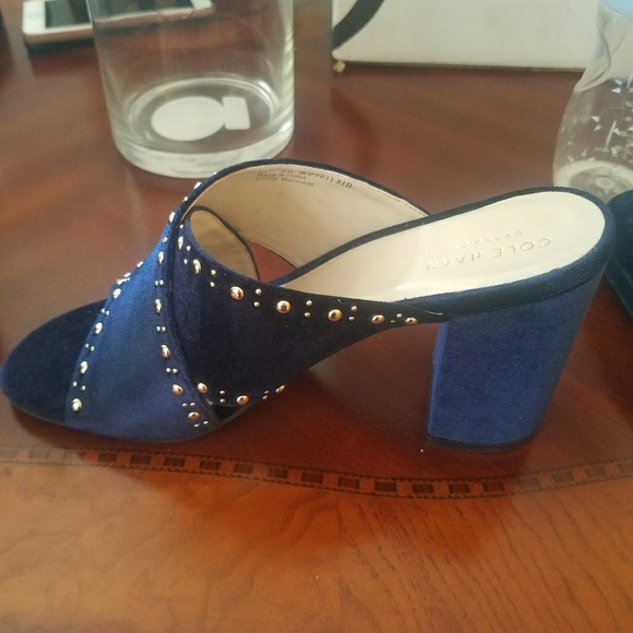 Shoe - Picture 2 of 3